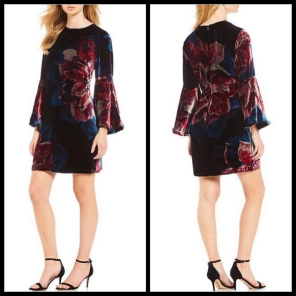 💕TRINA TURK💕 Floral Bell Sleeve Velvet Astral Dress 6 - Picture 3 of 8